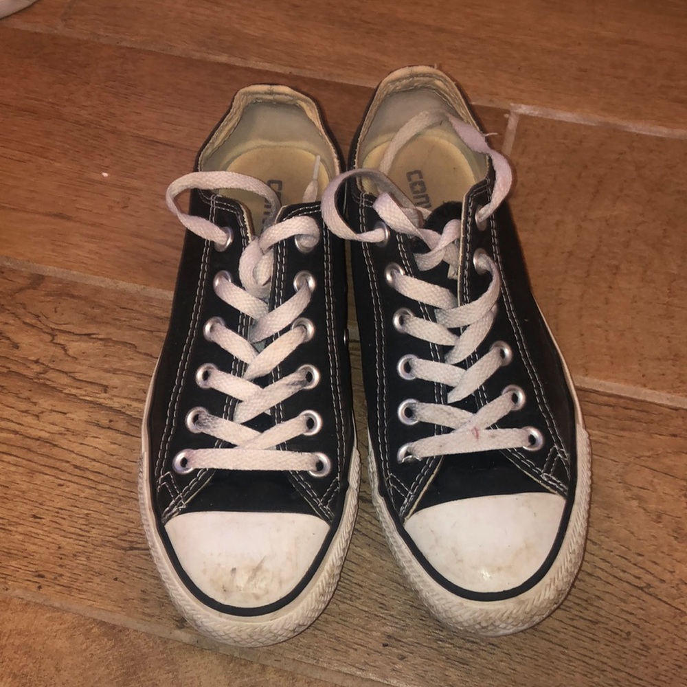 Black low top converse